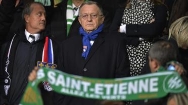 Le président de Lyon, Jean-Michel Aulas, assiste au derby contre Saint-Etienne le 10 nomvembre 2013 à Geoffroy-Guichard [Romain Lafabregue / AFP]