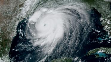 Image satellite de l'ouragan Laura dans le Golfe du Mexique, s'approchant des côtes de la Louisiane, le 26 août 2020  [Handout / NOAA/GOES/AFP]