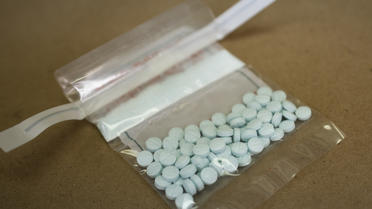 Des comprimés censés contenir du fentanyl sont exposés au laboratoire régional du nord-est de la Drug Enforcement Administration, le 8 octobre 2019, à New York. 