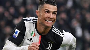 L'attaquant vedette de la Juventus Turin, le Portugais Cristiano Ronaldo, savoure son troisième but inscrit face à Cagliari, en championnat d'Italie le 6 janvier 2020 à Turin.  [Marco Bertorello / AFP/Archives]