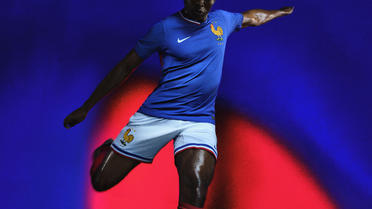 Les nouveaux maillots des Bleus rendent hommage à l'histoire de l'équipe de France.