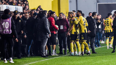 Le match entre Istanbulspor et Trabzonspor a été interrompu à 20 minutes de la fin.