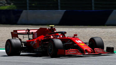 Charles Leclerc a heurté Sebastian Vettel juste après le départ.