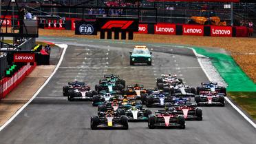 Max Verstappen partira en pole position du Grand Prix de Grande-Bretagne sur le circuit de Silverstone.