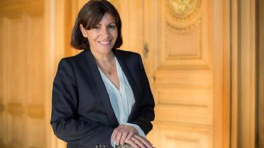 La maire PS de Paris, Anne Hidalgo, dans son bureau de l'Hôtel de Ville