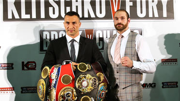 Les deux boxeurs Wladimir Klitschko et Tyson Fury s'affronteront pour les titres WBA-IBF-WBO à Dusseldorf (Allemagne).