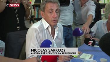 Nicolas Sarkozy accueilli en star à Nice pour une séance de dédicaces