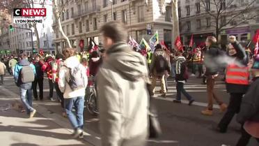 Retraites : les manifestants ne lâchent rien dans les grandes villes de France