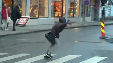 En Norvège, quand le vent souffle, il est difficile de marcher dans la rue