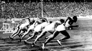Les Jeux Olympiques d'été de 1936 à Berlin ont été marqués par le succès du sprinter noir Jesse Owens (à droite). 