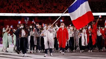 Le porte-drapeau Samir Aït Saïd a réalisé un salto arrière lors de la cérémonie d'ouverture des JO.