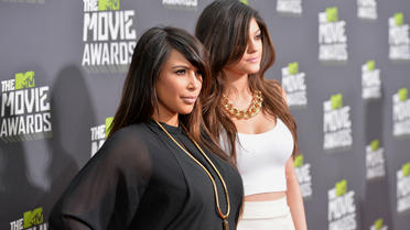 La belle entente entre Kim Kardashian et Kylie Jenner ne serait plus d'actualité   