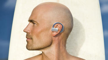 Discrète l'oreillete LaLaLa imaginée par Argodesign permet d'écouter des bruits précis à distance.