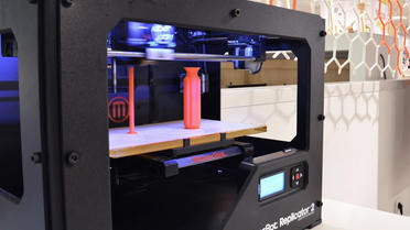 Les imprimantes 3D permettent de produire des objets personnalisés.