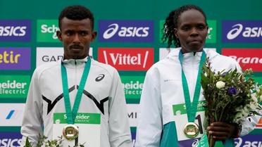 Abeje Ayana chez les hommes et Helah Kiprop ont remporté le marathon de Paris.