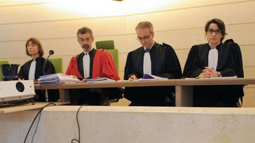 Les magistrats présidant le procès des parents de Marina