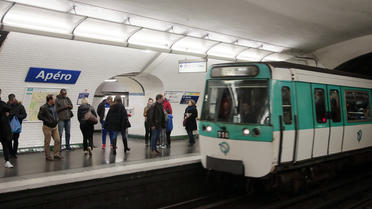 Le 1er avril 2016, une fausse plaque «Apéro» avait été installée à la station Opéra.