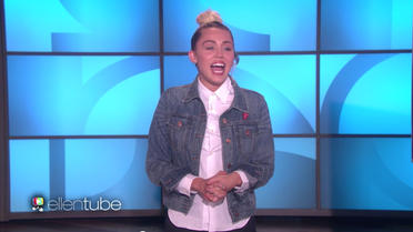 Instant rare à la télévision : Miley Cyrus fait le show avec des vêtements