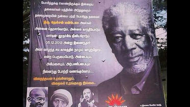 Une affiche d'hommage à Nelson Mandela représente l'acteur Morgan Freeman au lieu de l'ancien dirigeant sud-africain