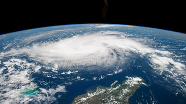 En météorologie, les scientifiques classent les ouragans sur une échelle de 1 à 5 sur l'échelle dite de Saffir-Simpson, permettant de décrire l'intensité des tempêtes.