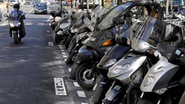 Dès 2022, les motos et scooters devront payer leur stationnement.