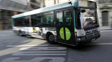 Un bus dans le centre de Paris, le 14 mars 2014.