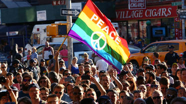 Une manifestation de solidarité envers les victimes d'Orlando à New York, dimanche 12 juin.