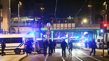 Des policiers lors de l'attentat de Strasbourg, qui a fait cinq morts et onze blessés. 
