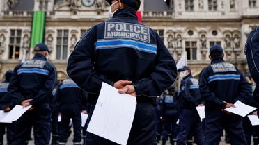 Anne Hidalgo a présenté la première promotion de la police municipale parisienne.