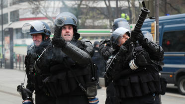 La grenade GLI-F4 peut être tirée en cloche par les forces de l'ordre [Zakaria ABDELKAFI / AFP].