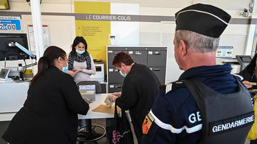 La situation a dégénéré dans un bureau de poste du Havre, quand une jeune femme a refusé de porter un masque et a agressé le personnel. (photo d'illustration) 