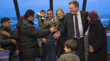 Des réfugiés accueillis par le Premier ministre d'Islande, un des rares pays à accepter un quota supérieur à ce que recommande Oxfam.