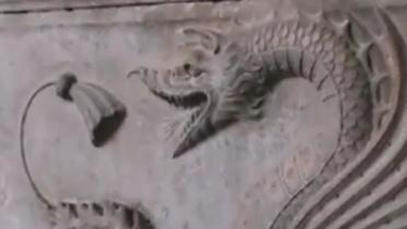 Le dragon sur la tombe présumée de Vlad III l'Empaleur