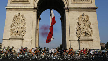 Le report du Tour de France a été rendu inéluctable à la suite de l'intervention du président Macron. 
