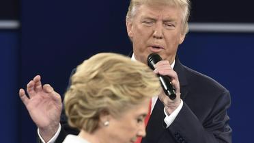 Les candidats Hillary Clinton et Donald Trump lors du second débat télévisé, le 9 octobre. 