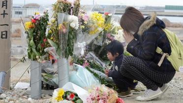 Prière pour les victimes du tsunami du 11 mars 2011, à Natori, le 10 mars 2013