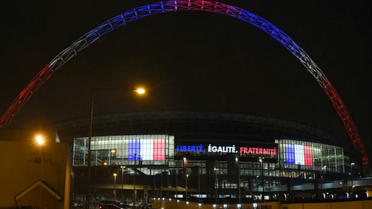 Le stade de Wembley s'est paré de Bleu-Blanc-Rouge vendredi suite aux attentats de Paris.