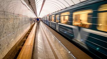 Le métro de Moscou a embauché des pour la première fois des conductrices de train. 