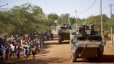 La France souhaite «ajuster (son) effort» au Sahel, où est déployée la force Barkhane.