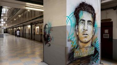 L'artiste C215, connu pour ses œuvres de street-art, lui avait rendu hommage dans la prison de Fresnes.