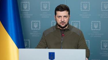 Volodymyr Zelensky a appelé l'Europe à fournir des armes lourdes à l'Ukraine pour résister à l'armée russe, notamment à Marioupol. 