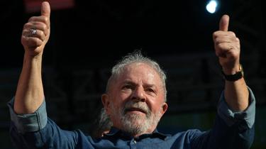 Lula foi presidente do Brasil de 2003 a 2010, e deve concorrer à reeleição em outubro próximo. 