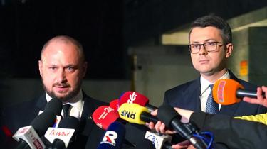 Le chef polonais de la sécurité nationale, Jacek Siewiera, et le porte-parole du gouvernement polonais, Piotr Muller, ont annoncé que la Pologne relevait son niveau d’alerte après la chute d’un missile russe sur son territoire. 