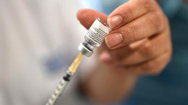 Les premiers soignants vaccinés seront ceux des hôpitaux où le vaccin est stocké.