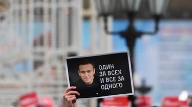 «Un pour tous et tous pour un», peut-on lire sur cette pancarte lors d'une manifestation pro-Navalny à Moscou le 23 janvier.