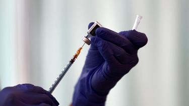 Esistono tecniche per la somministrazione di vaccini senza l'uso di una siringa. 