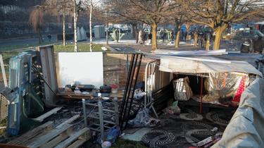 A cleaning operation has been organized, which is not intended to dislodge drug addicts from the square de la Villette. 