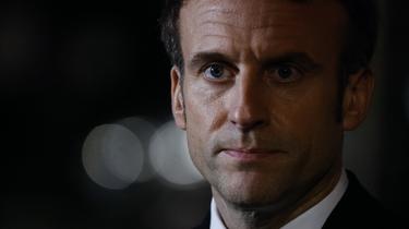 Emmanuel Macron reste en tête du premier tour mais l'écart se réduit avec ses adversaire. 