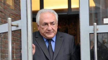 Dominique Strauss-Kahn akan menjadi korban penipuan kartu bank. 