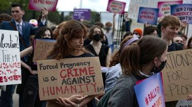 Estallaron manifestaciones en Estados Unidos para defender el derecho al aborto. 